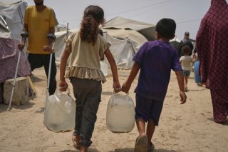 La population gazaouie subit les conséquences de la guerre qui dure depuis près de deux ans. KEYSTONE/AP/Jehad Alshrafi